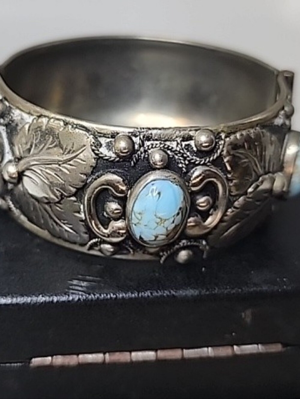 Vintage Cuff Bracelet W/Turquoise Cabochons & Silver Embossed Leafs - Picture 3 of 10